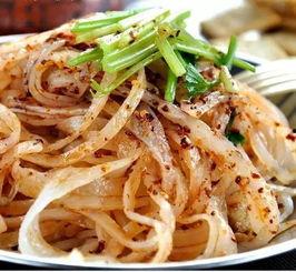 西安美食爆料凉皮视频,凉皮美食背后的地道风味揭秘 第2张 西安美食爆料凉皮视频,凉皮美食背后的地道风味揭秘 第2张